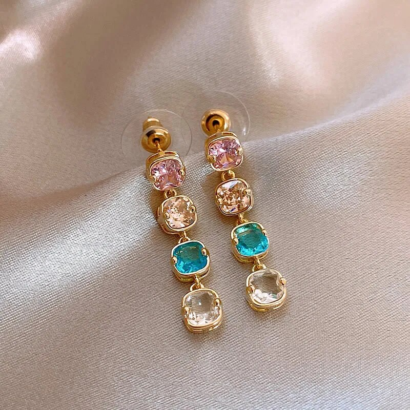 Elegant multicolored dangling earrings
