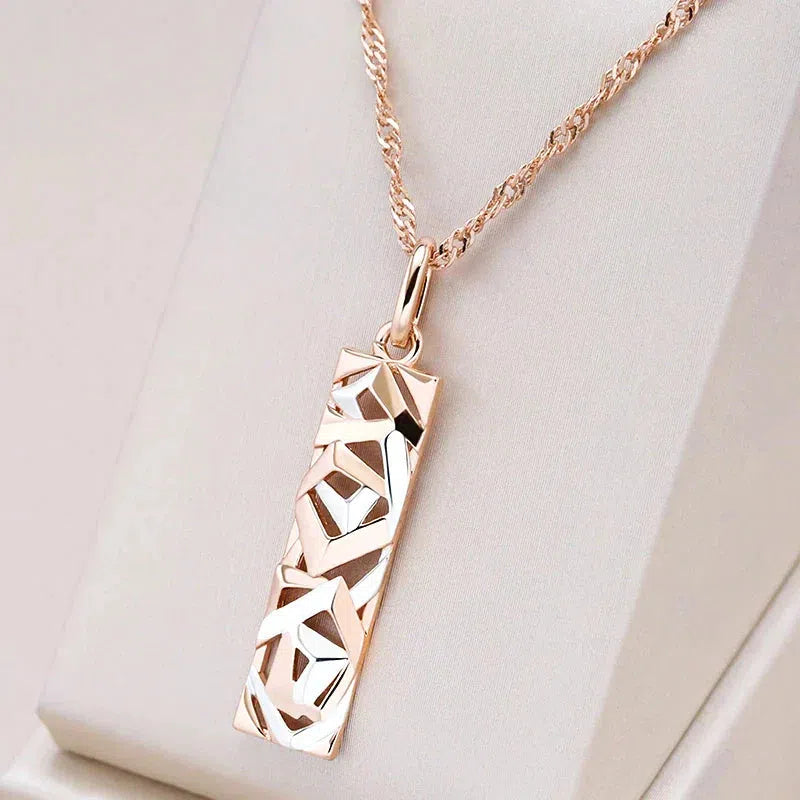 Elegant necklace in silver and gold